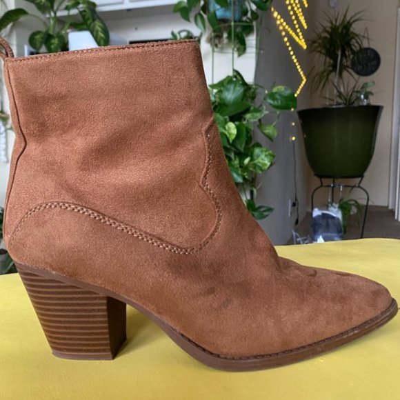 Qupid • Camel Stretched Booties • Size 8 - Picture 6 of 7